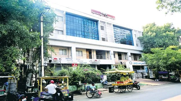 దుకాణాలకో దండం!