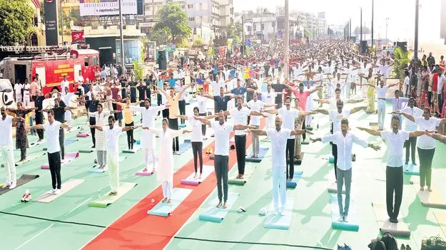 రికార్డులు తిరగరాసేలా యోగా డే