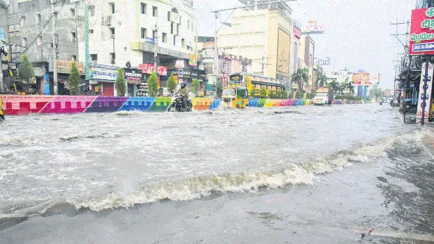 తూర్పున అతలాకుతలం