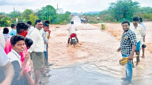 మండువేసవిలో వాన జోరు