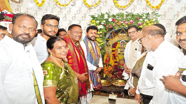 ‘ఉపాధి’ నిధులతో రోడ్లకు మోక్షం