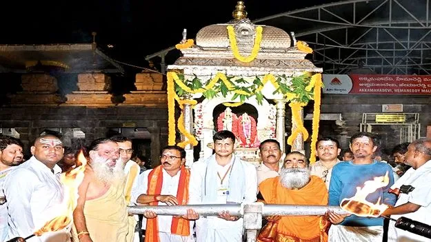  ఆది దంపతులకు వెండి రథోత్సవం
