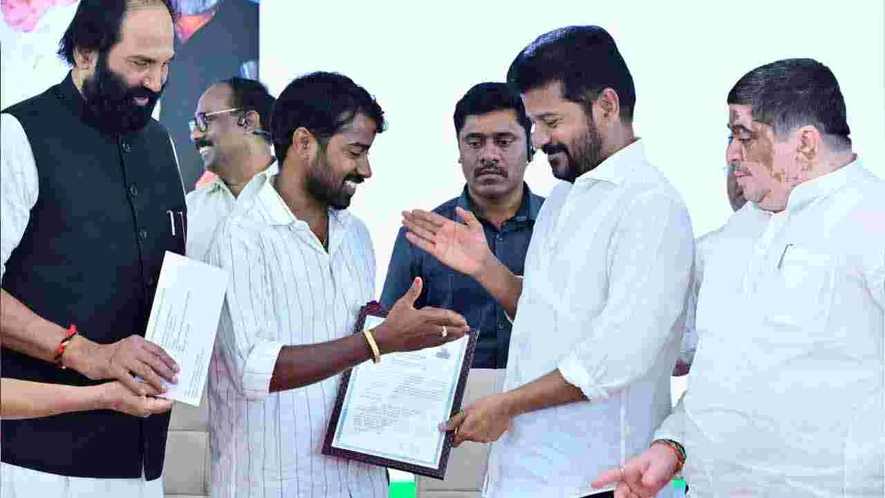 ఏఈఈ, జేటీవోలకు ఉద్యోగ నియామక పత్రాలు అందజేసిన సీఎం రేవంత్ రెడ్డి