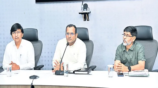 కౌన్సిల్‌లోకి సభ్యులకు మాత్రమే అనుమతి