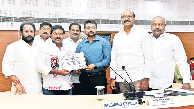 డిప్యూటీ మేయర్‌గా దల్లి గోవిందరాజు ఏకగ్రీవంగా ఎన్నిక