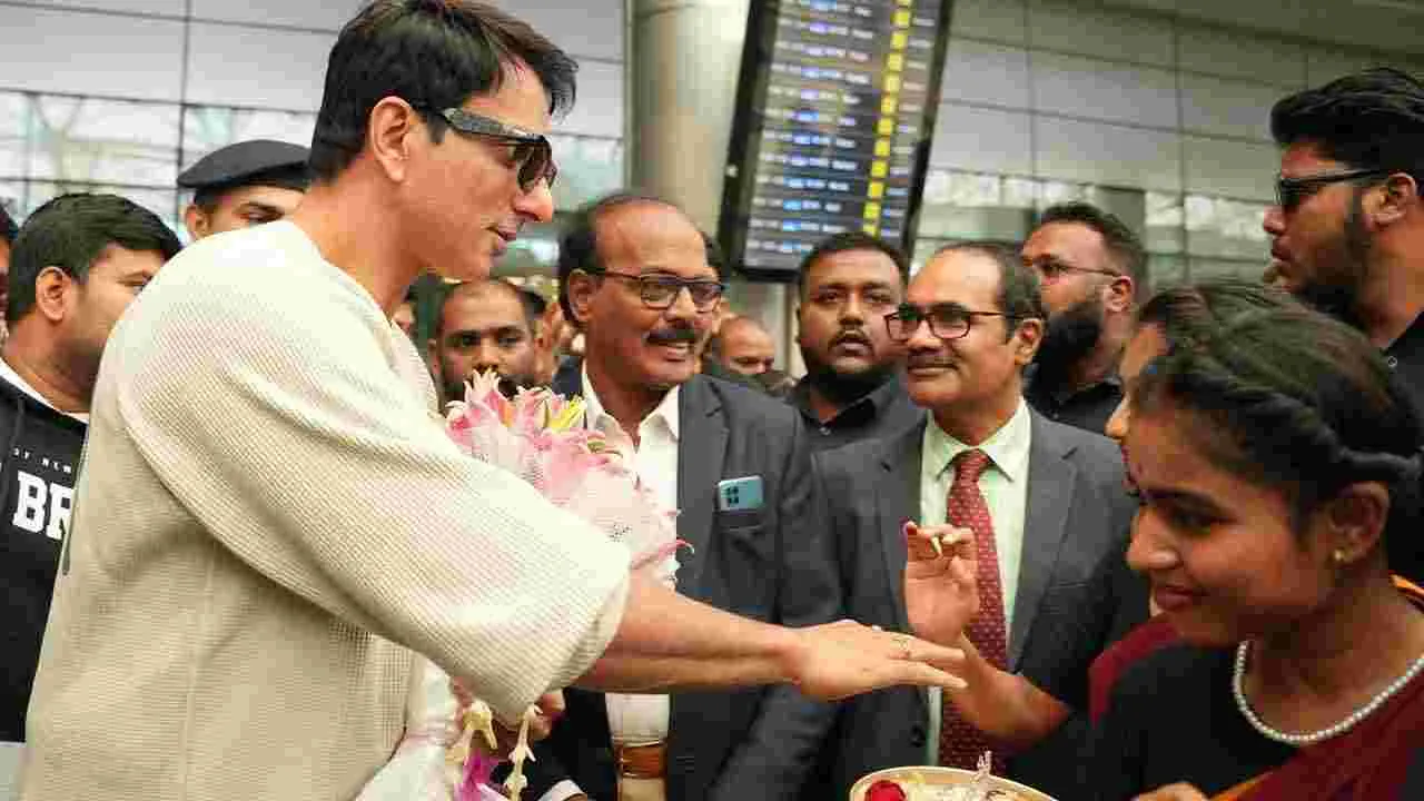 Sonusood: మిస్ వరల్డ్ పోటీలు.. హైదరాబాద్లో సోనూసూద్ సందడి