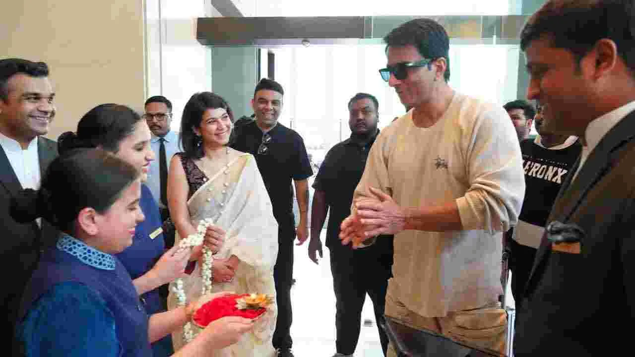 Sonusood: మిస్ వరల్డ్ పోటీలు.. హైదరాబాద్లో సోనూసూద్ సందడి