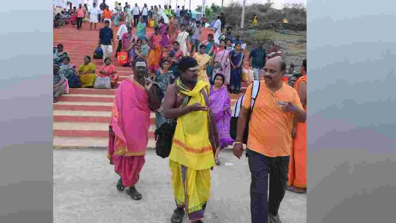 Saraswati Pushkaralu 2025: సరస్వతీ పుష్కరాలకు భారీగా తరలి వస్తున్న భక్త జనం