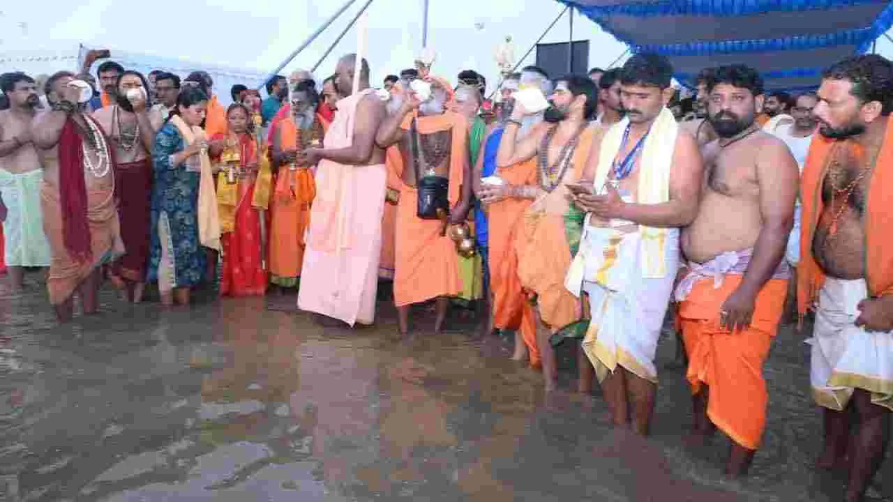 Saraswati Pushkaralu 2025: సరస్వతీ పుష్కరాలను ప్రారంభించిన మంత్రి శ్రీధర్ బాబు