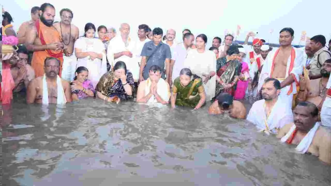 Saraswati Pushkaralu 2025: సరస్వతీ పుష్కరాలను ప్రారంభించిన మంత్రి శ్రీధర్ బాబు