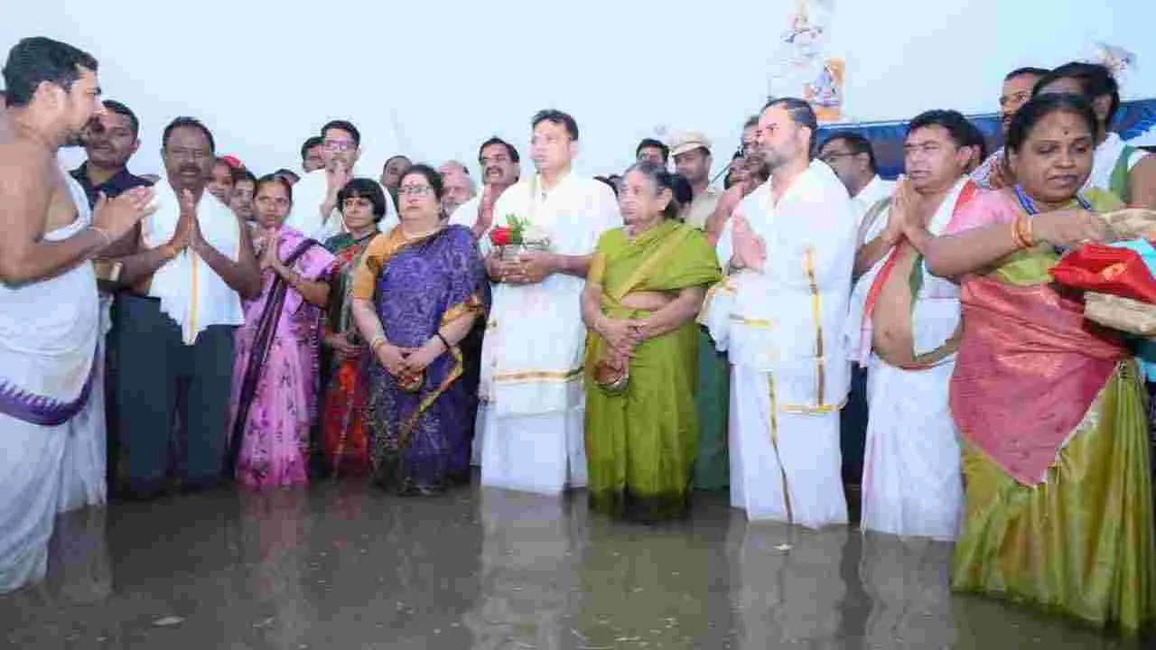 Saraswati Pushkaralu 2025: సరస్వతీ పుష్కరాలను ప్రారంభించిన మంత్రి శ్రీధర్ బాబు