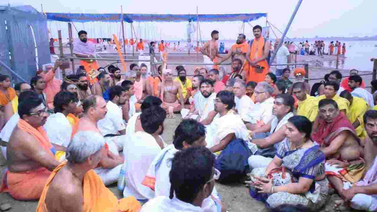 Saraswati Pushkaralu 2025: సరస్వతీ పుష్కరాలను ప్రారంభించిన మంత్రి శ్రీధర్ బాబు