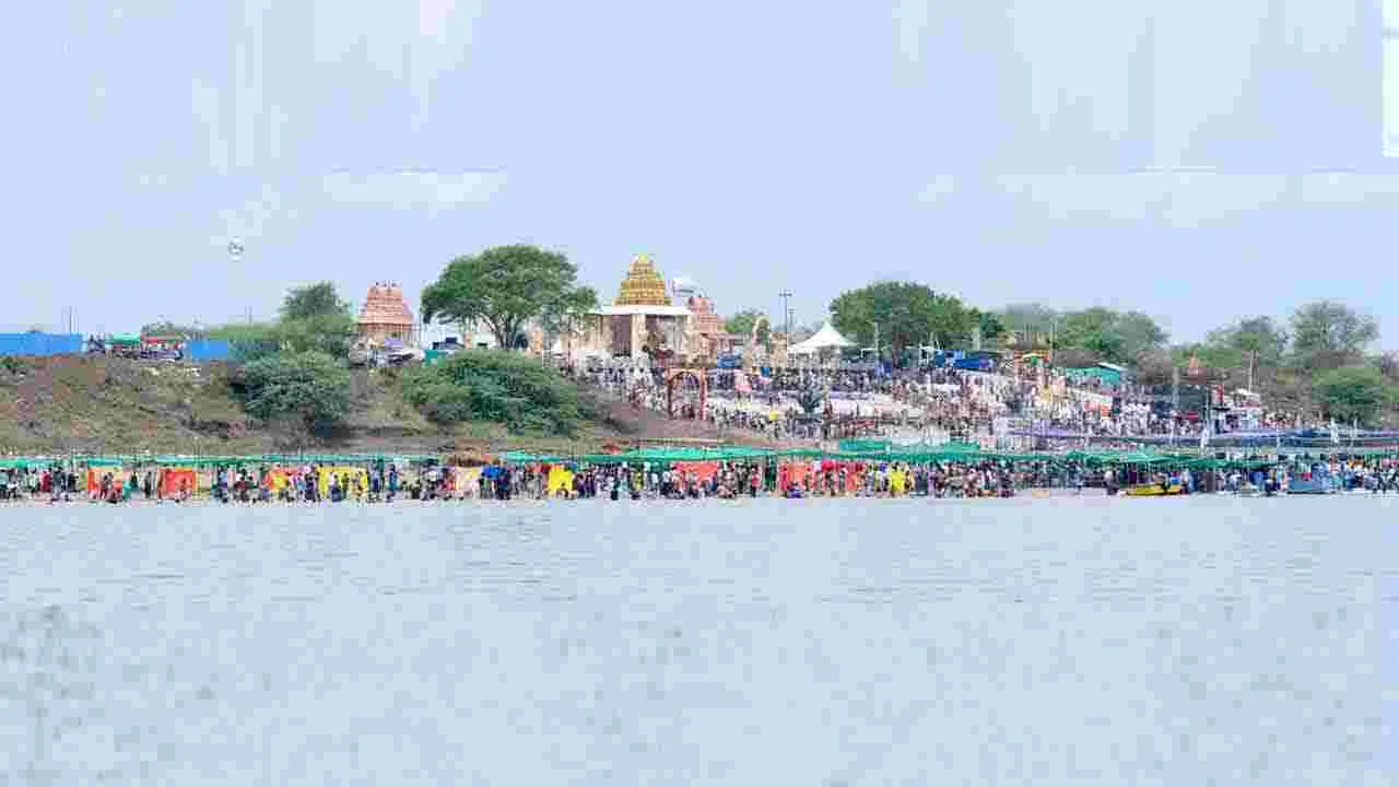 Saraswati Pushkaralu 2025: సరస్వతి పుష్కరాలకు పోటెత్తిన భక్తులు