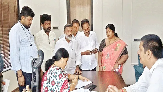 ప్రజా సమస్యల పరిష్కారానికి కృషి: శిరీష