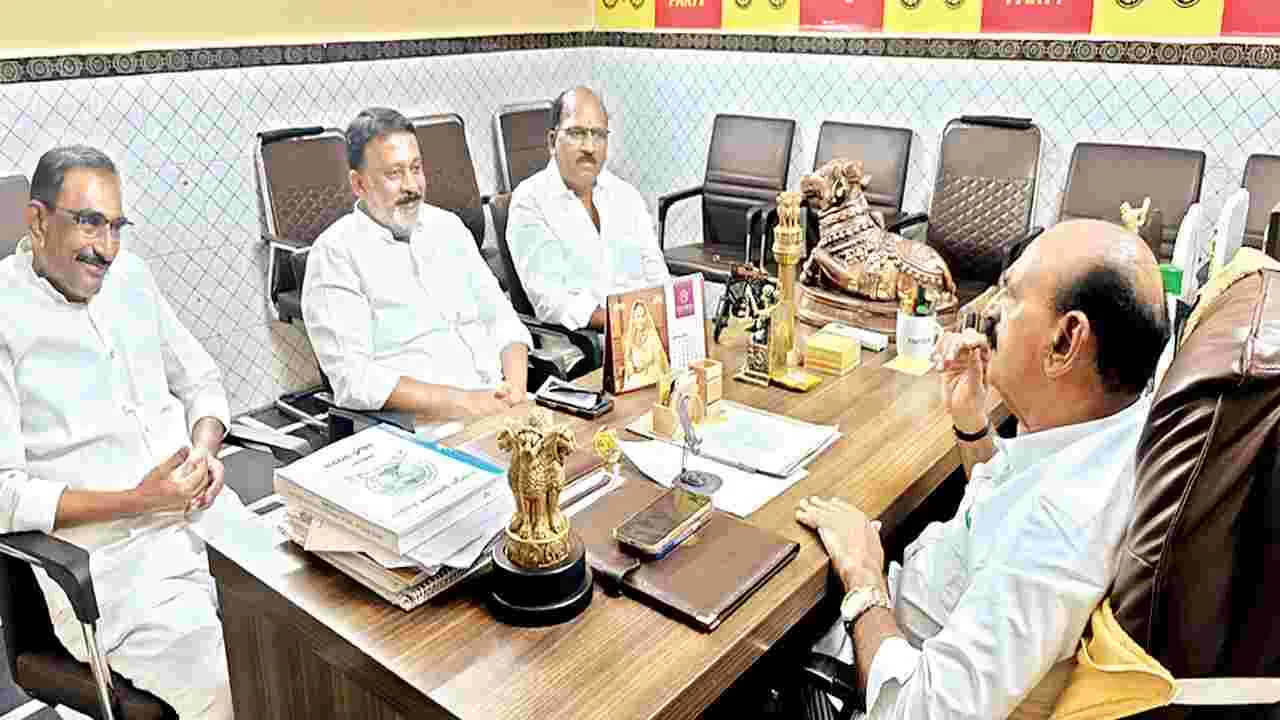 శ్రీశైలం అభివృద్ధికి కృషి చేయాలి