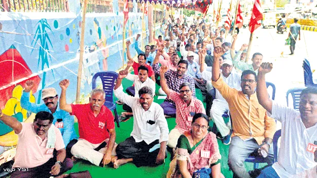 స్పష్టతలేని సర్దుబాటుతో టీచర్లలో ఆందోళన