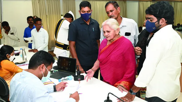 జీఆర్‌ఎస్‌లో 211 అర్జీలు స్వీకరణ