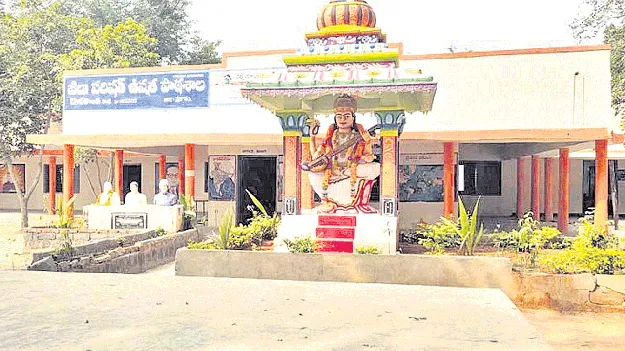 టాపర్‌కు టూర్‌ ప్యాకేజీ