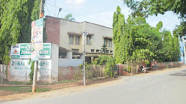 ఆరు నియోజకవర్గాల్లో పారిశ్రామిక పార్కులు