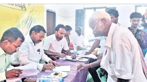 ప్రజా సమస్యలను సత్వరమే పరిష్కరించాలి