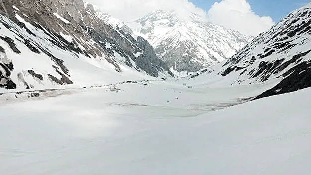 అందాల రాక్షసివే..