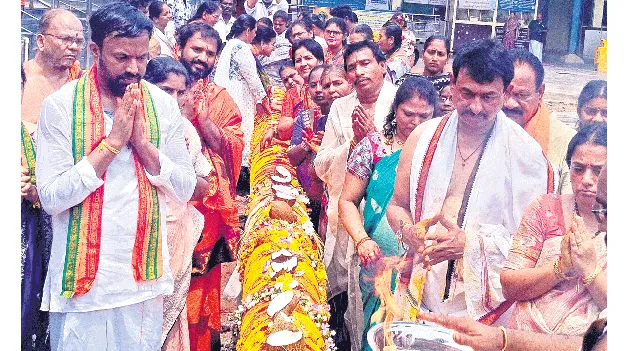 వైభవంగా మహాకుంభాభిషేకాలు