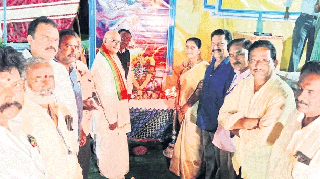 సమాజాన్ని చైతన్యవంతం చేసేవి నాటికలు 