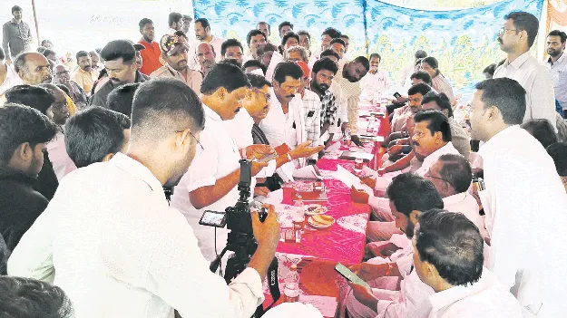 రైతులను తిప్పుకోవద్దు