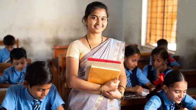 Education Department: మోడల్‌ స్కూల్స్‌ కాంట్రాక్టు టీచర్ల రెన్యువల్‌