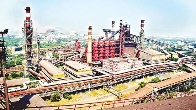 Worker Protests: స్టీల్ప్లాంటులో సమ్మె సైరన్