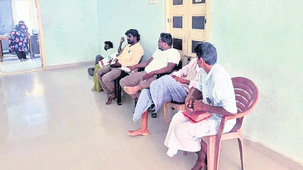 అక్కడ విధులంటే.. వివాదాలు, కొర్రీలే!