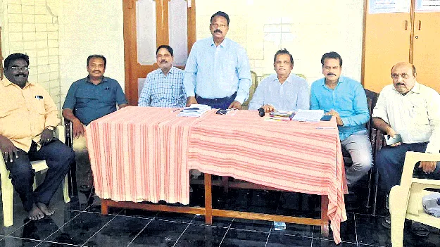 పెండింగ్‌ డీఏలను వెంటనే విడుదల చేయాలి