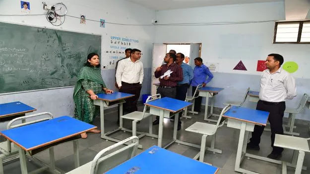 అభ్యర్థులు సకాలంలో పరీక్ష కేంద్రాలకు చేరుకోవాలి