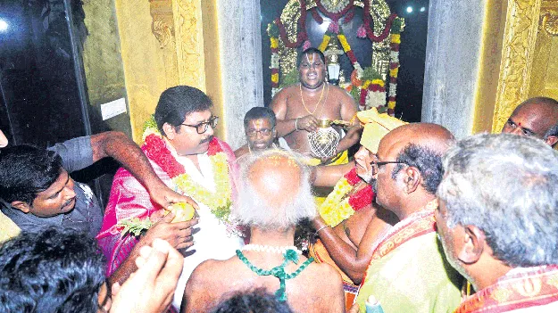 వైభవంగా శ్రీపద్మావతి గోదాసమేత శ్రీప్రసన్నవేంకటేశ్వరస్వామి విగ్రహ ప్రతిష్ఠ