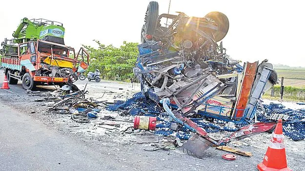 Ongole Flyover: 10 నిమిషాలు 3 ప్రమాదాలు