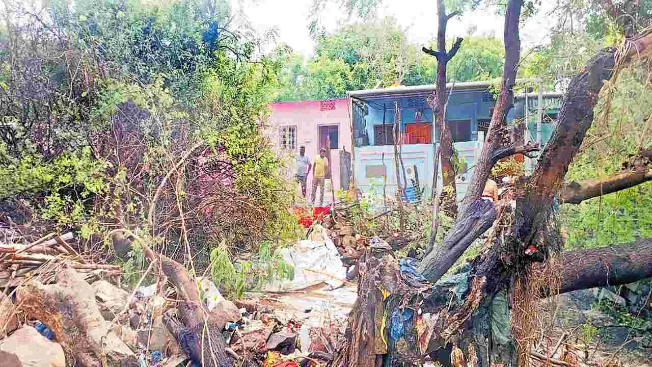Srisailam Weather: శ్రీశైలంలో గాలివాన బీభత్సం 