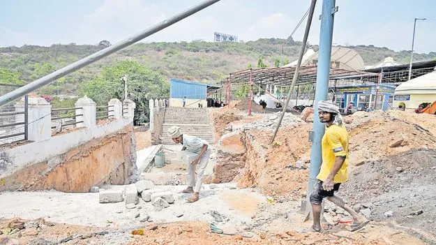 Engineering Negligence: నిర్లక్ష్యపు గోడ