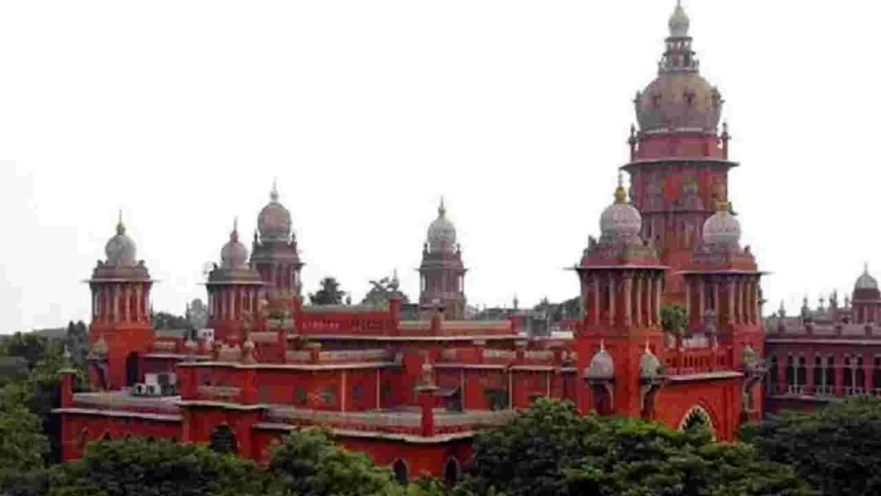 Chennai High Court: కులం ఆధారంగా విరాళాల స్వీకరణ నిరాకరించడం అంటరానితనమే