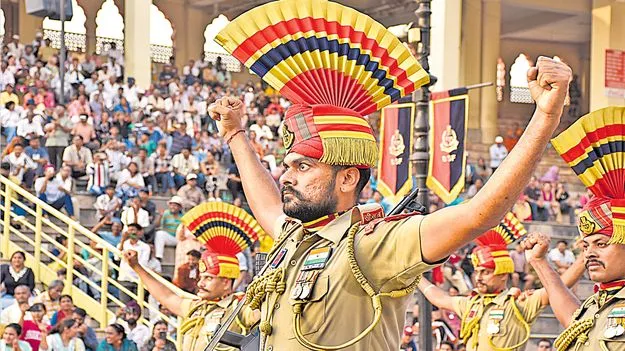 Operation Sindoor: పాక్‌ దాడులను ముందే ఊహించి స్వర్ణ దేవాలయంలో తుపాకులు 