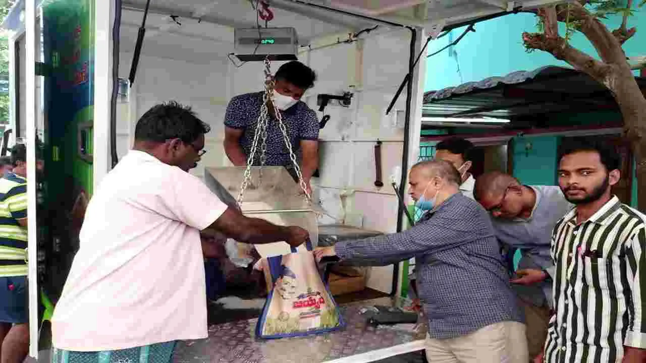  Nadendla Manohar: రేషన్‌ డోర్‌డెలివరీ వాహనాల నిలిపివేతకు కసరత్తు