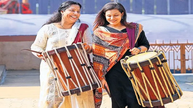 Women in Traditional Arts: చెండా మోగించి చరిత్రకెక్కారు