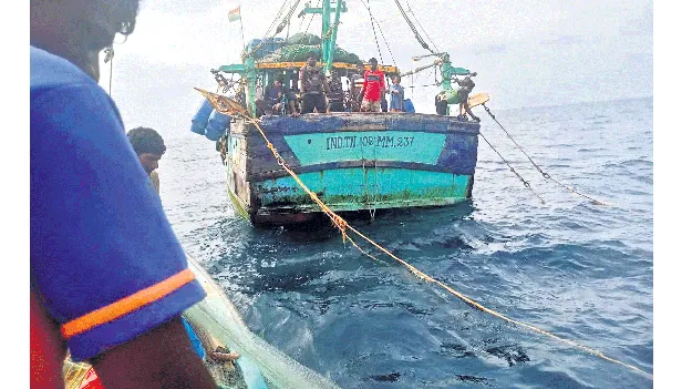 అటు మద్రాసోళ్లు.. ఇటు లైసెన్స్‌ లేనోళ్లు...!