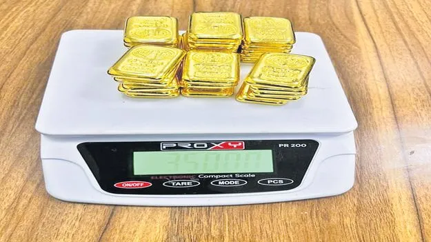 Gold Smuggling: శంషాబాద్ విమానాశ్రయంలో 3.5 కిలోల బంగారం పట్టివేత