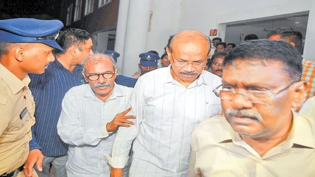 ACB Court: అధికార విధులు దాటి అక్రమాలు