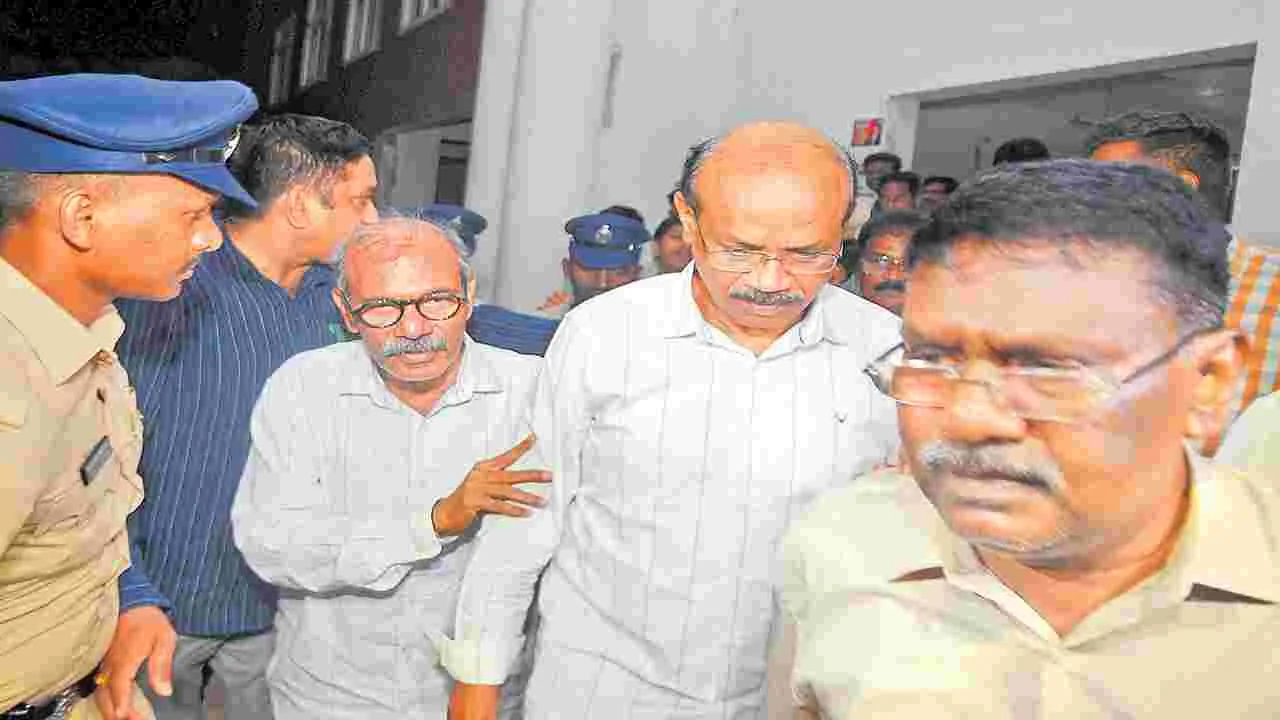  ACB Court: అధికార విధులు దాటి అక్రమాలు