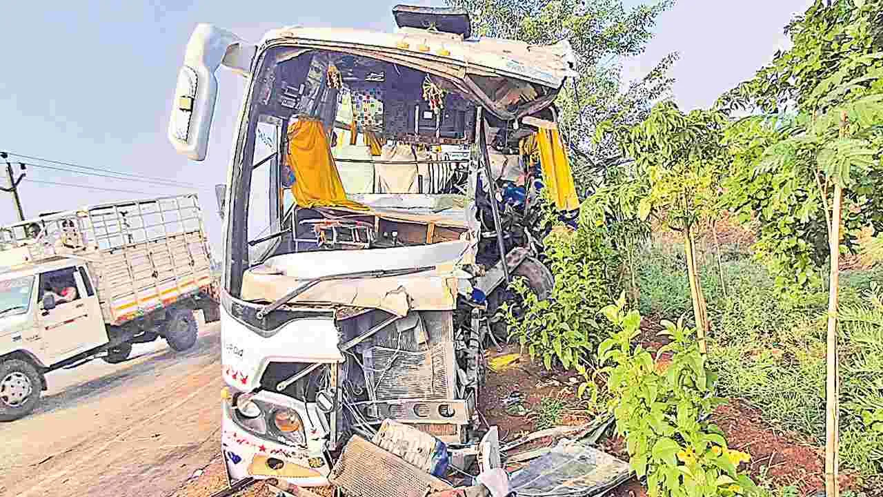 Bus Accident: పెళ్లింట విషాదం