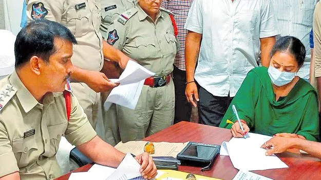 Sri Reddy: వైసీపీపై అభిమానంతోనే పోస్టులు పెట్టా