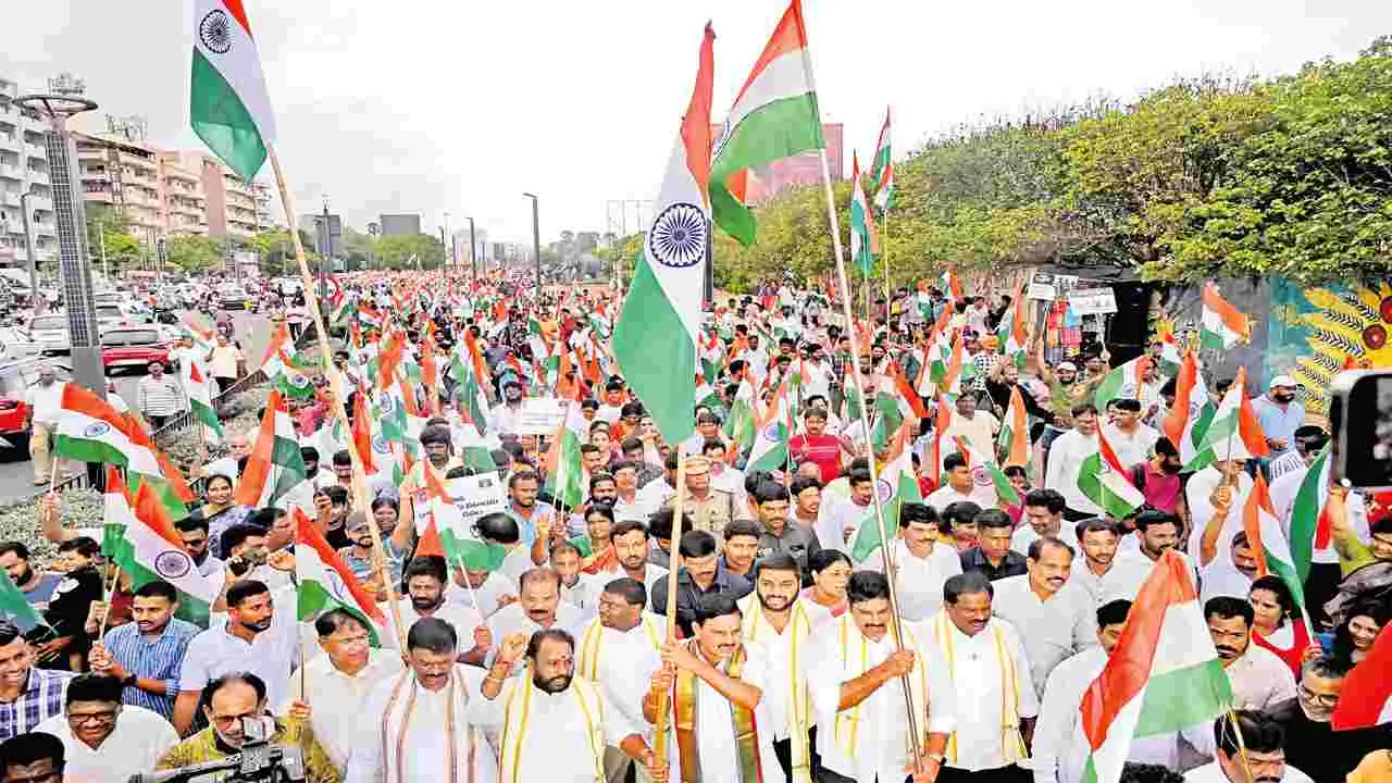 Tiranga Rallies Held: ఘనంగా తిరంగా ర్యాలీలు