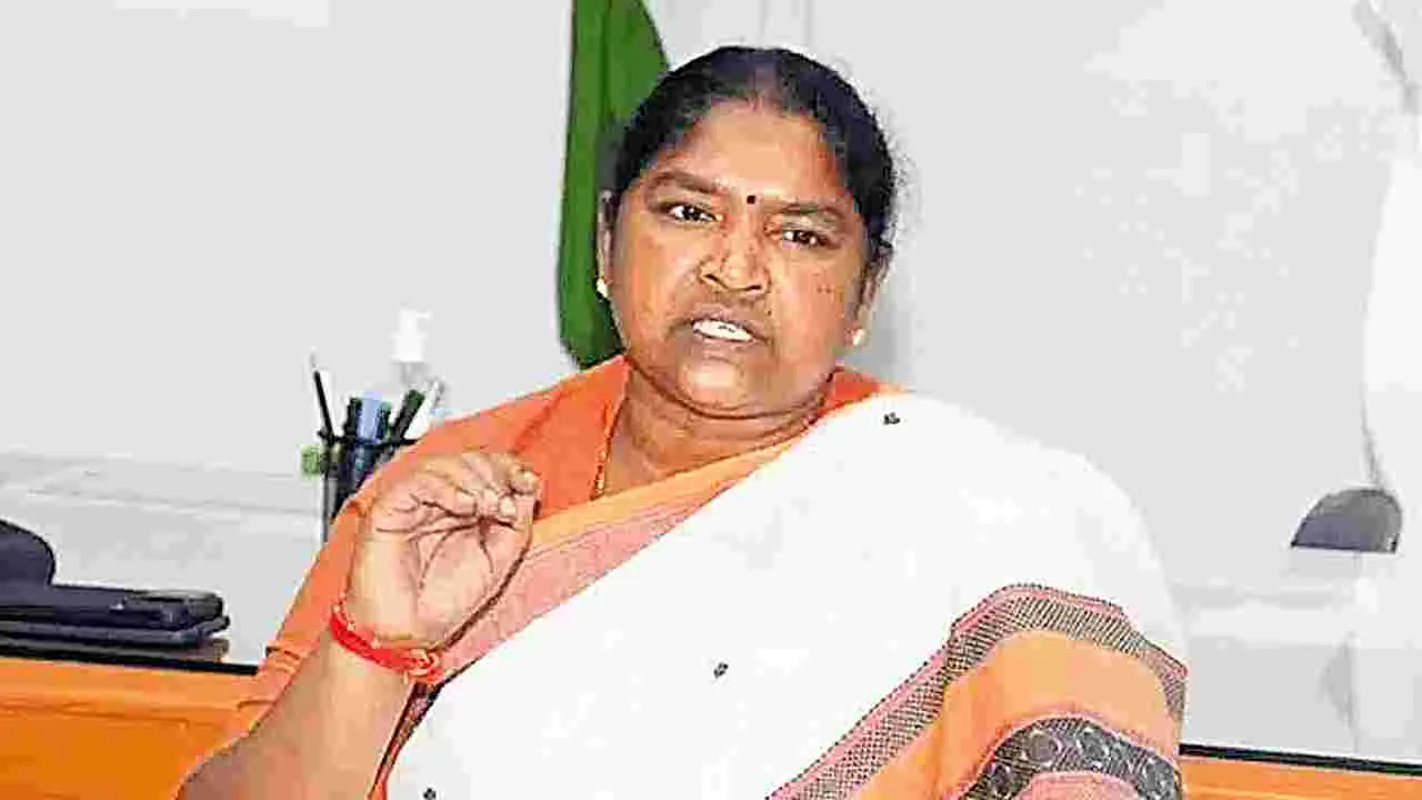 Minister Seethakka: లేఖలు కాదు బహిరంగ క్షమాపణ చెప్పండి
