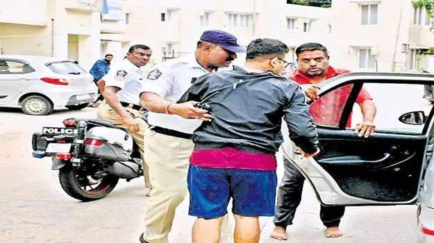 Tirumala Police Misconduct: తిరుమలలో మద్యం మత్తులో ముగ్గురు ఏపీఎస్పీ కానిస్టేబుళ్ల వీరంగం